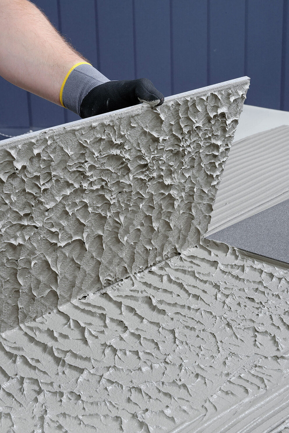 Verarbeitung am Boden ARDEX X 80 Multikleber